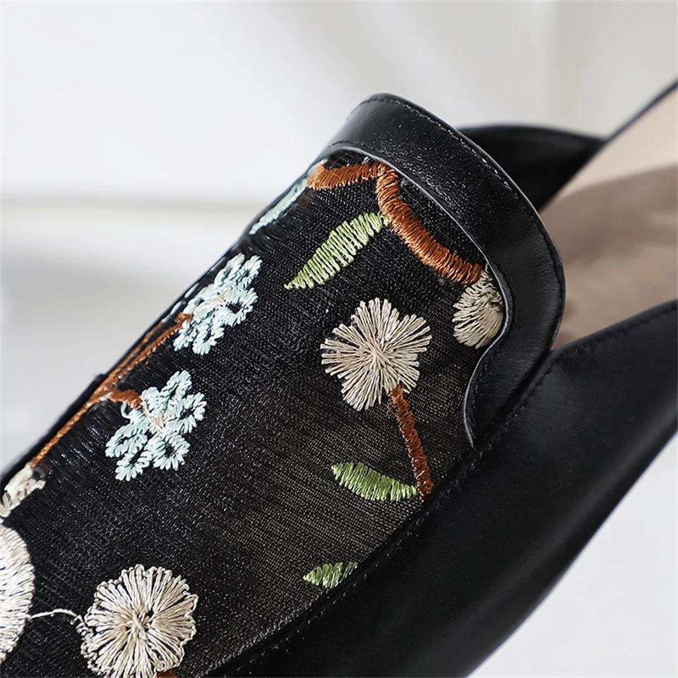 Летние женские шлёпанцы модные вышитые дышащие сетчатые ткани удобные внутренний квадратный носок женская обувь, Тапочки Размер 34-40