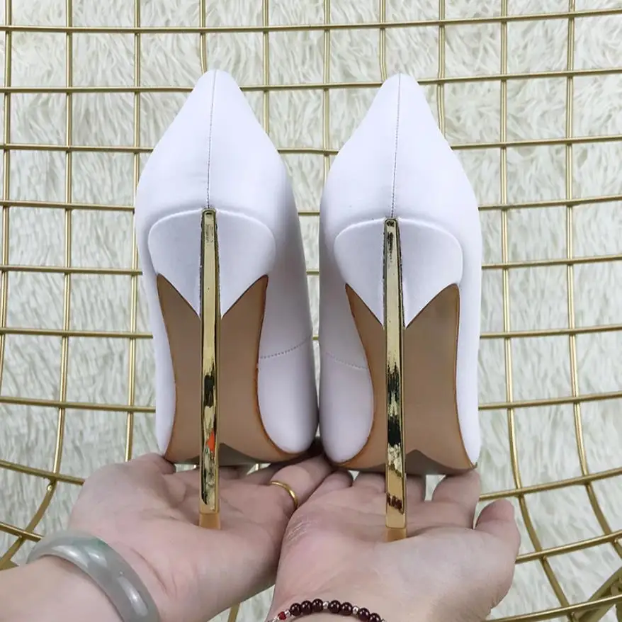 

The spring/fall 2019 new crop of low-cut, pointy, stylish all-in-one stilettos