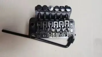 

Peavey Guitar, piano, stringed board, vibrato system, electric guitar, rocking handle, pull plate.