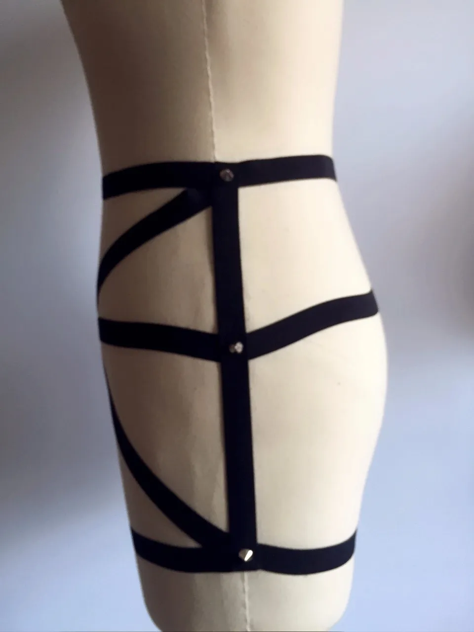 Готический женский подвесной ремешок для чулок клетка Женский Бандаж для ног юбка-бандаж бондаж белье подвязки розница