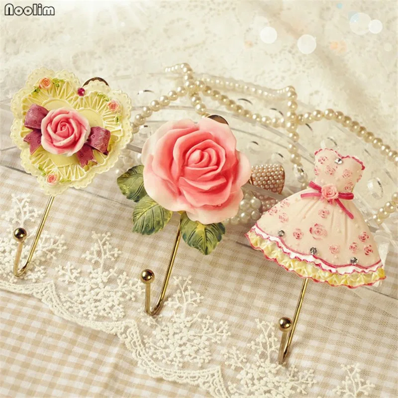 

3Pcs/set Resin Rose Flower Heart Dress Shaped Wall Mounted Hooks Vintage Hat Coat Key Holders Bathroom Towel Clothes Rack Hanger