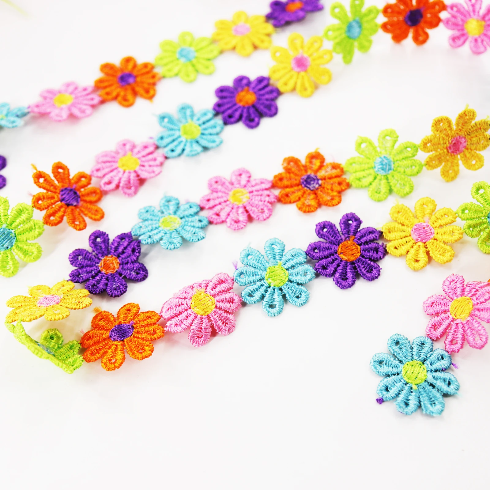 

1Yard 2.5cm High Quality Polyester Colorful Lace Fabric Patch Sewing Accessory Embroidery Flower Lace Appliques DIY Material