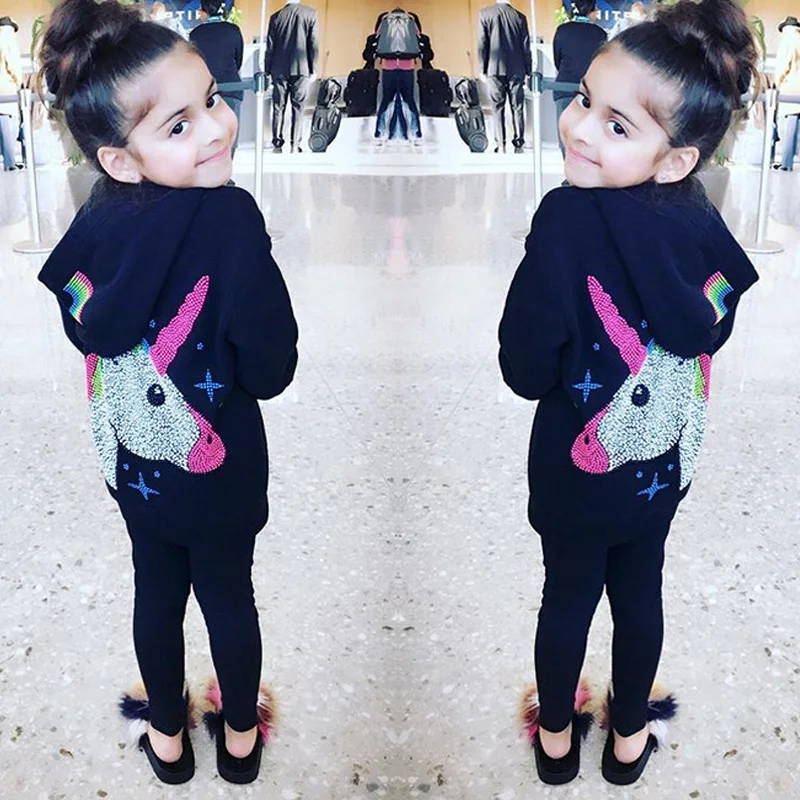 Модная одежда для маленьких девочек теплая толстовка черного цвета с единорогом и длинными рукавами; хлопковые толстовки; Верхняя одежда; джемпер; красивая одежда