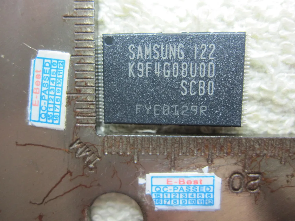 1 Piece New K9F4GO8U0D 5CB0 K9F4G0BU0D SC80 K9F4G08UOD SCBO K9F4G08U0DSCB0 K9F4G08U0D SCB0 K9F4G08U0D-SCB0 TSOP48 IC Chip |