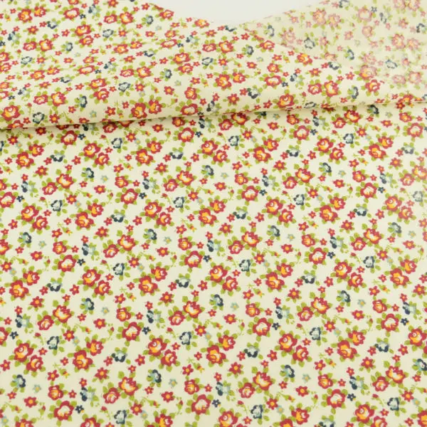 

100% Cotton Fabric Patchwork Fat Quarter Sewing Cloth Telas Tecido Tissue Crafts Dolls Textile Tilda Red Flowers and Leaf Design