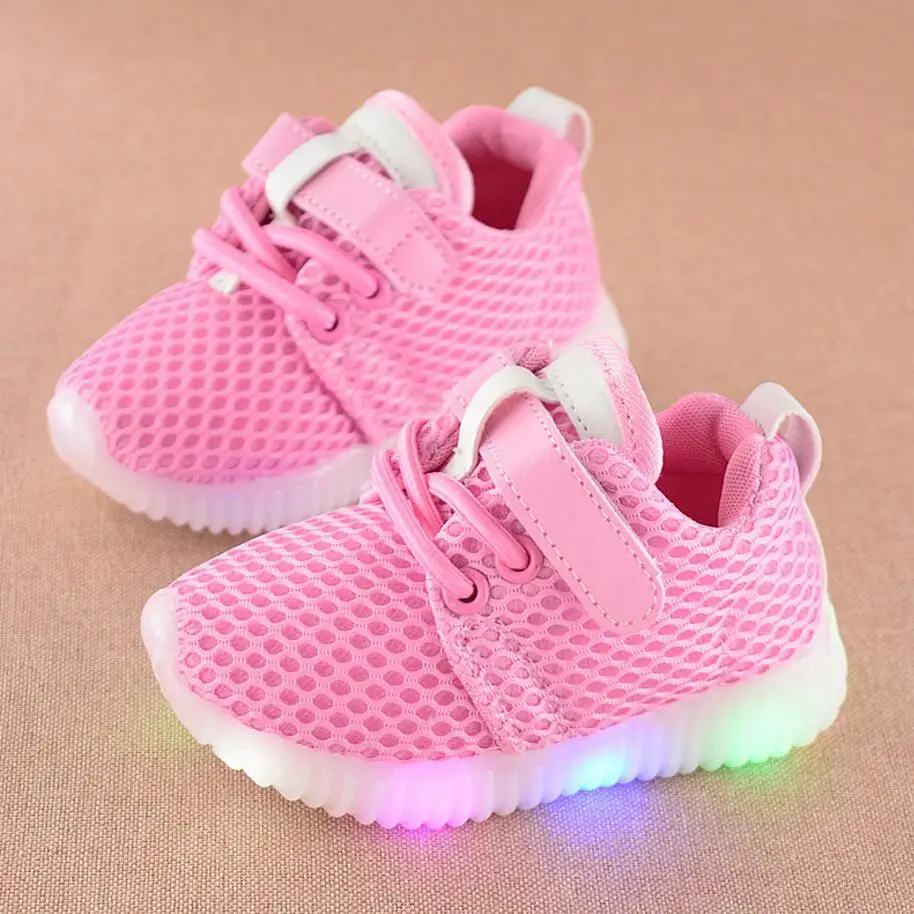 Kkabbyii Новая мода Дети Обувь со светящимися Спортивная обувь Обувь светящиеся Спортивная обувь детские для маленьких мальчиков обувь для девочек led мягкий