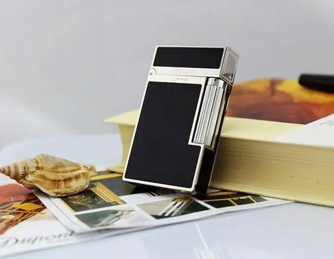 

S.T Memorial STDupont lighter Bright Sound! New In Box Silver Serial number C111