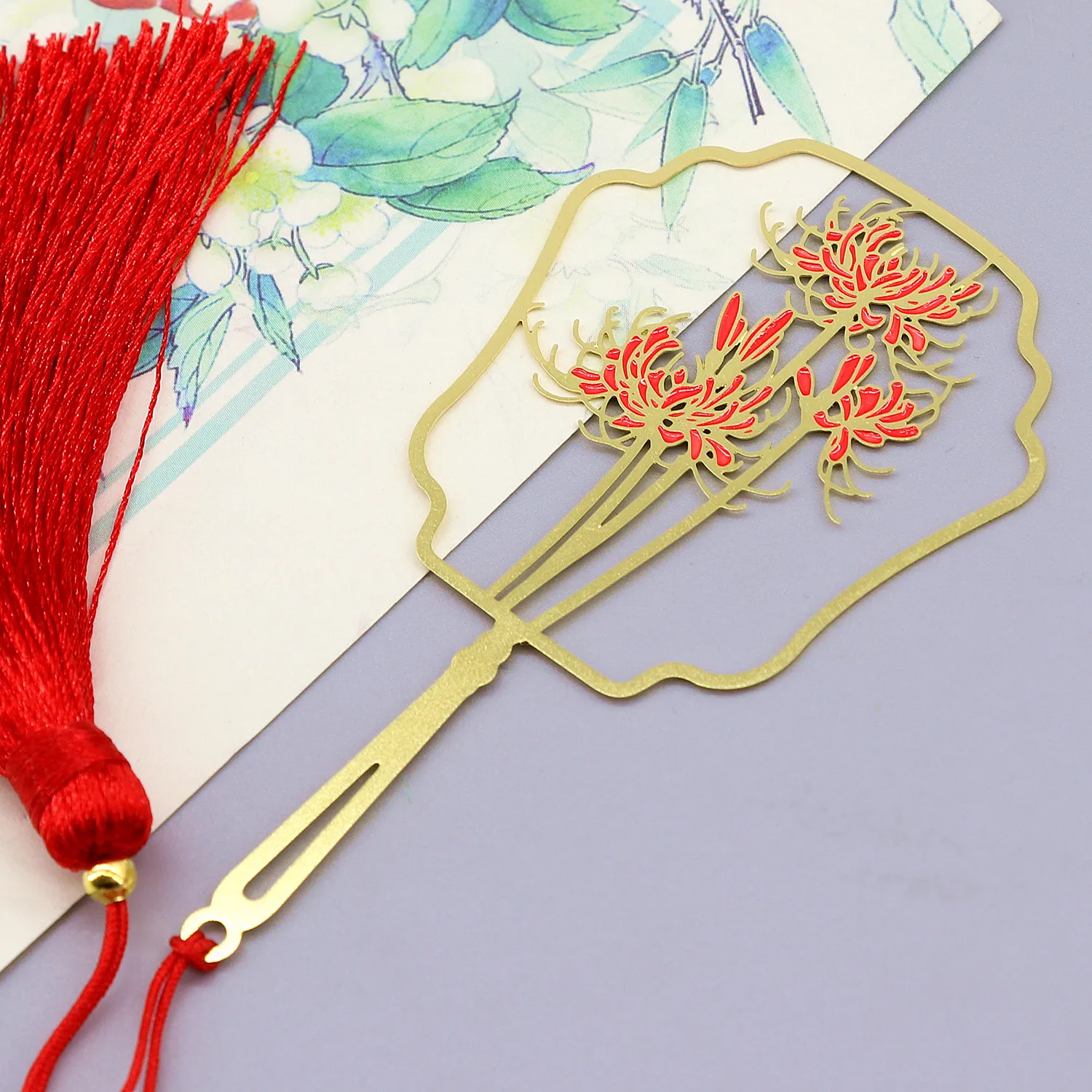 

1pcs Bana Flower Art Brass Tassel Bookmarks Manzhu Shahua Complex Art Metal Bookmarks Gift Box Packaging