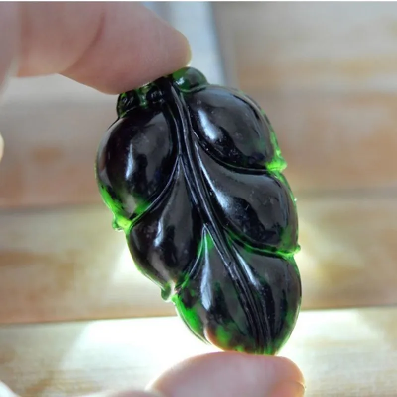 

Natural Black Stone Pendant Carved Leaves Pendant Necklace Women's Fashion Jades Jewelry and Free Rope