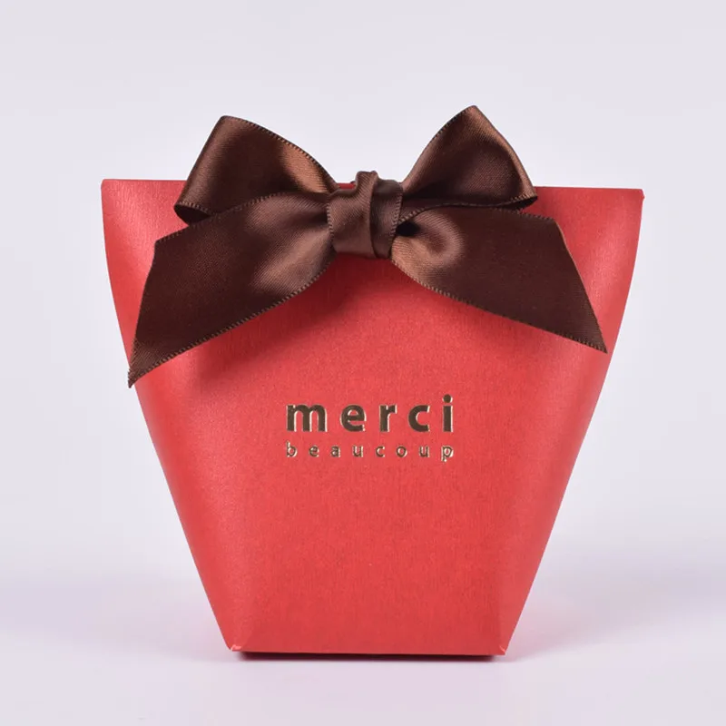 

4Pcs MERCI BEAUCOUP 3 Color Wedding Gift Boxes Paper Cake Box Baby Shower Favor Boxes Candy Box With Ribbon