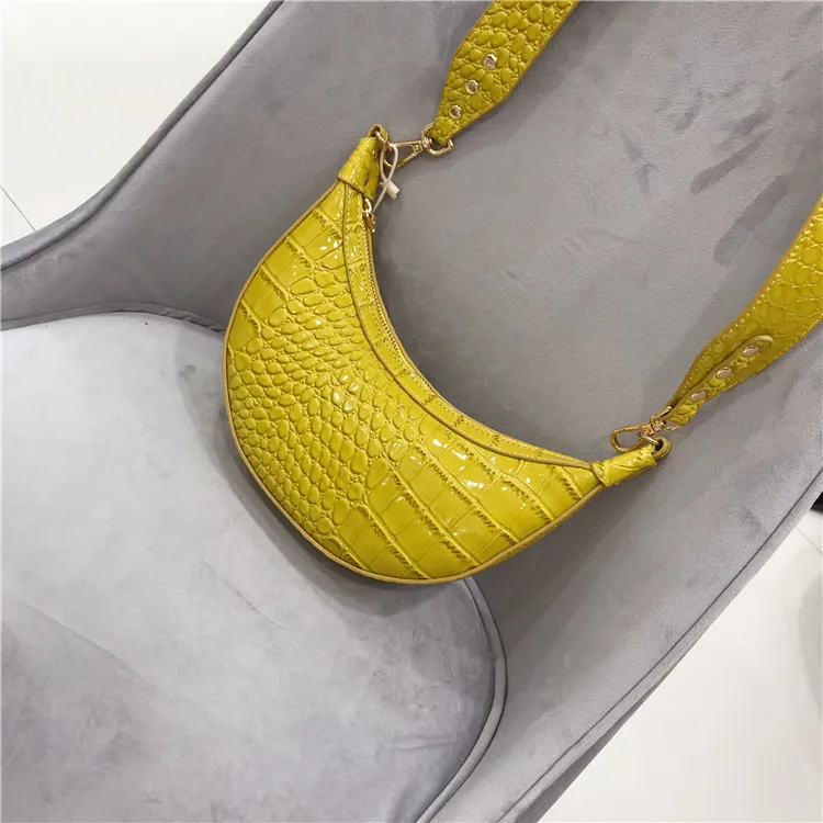 

Half Moon Bag Hobos Girls Shoulder Crocodile Pattern Wide Shoulder Strap Europe And America Women Messenger Ins Super Hot 2019