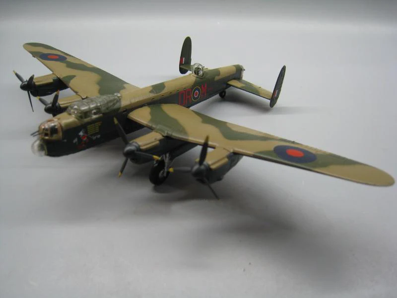 1/144 Второй мировой войны Lancaster тяжелых бомбардировщиков сплав модель