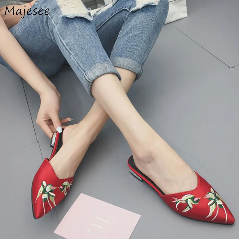 

Summer Slippers Women Embroider Flat Pointed Toe Elegant Retro Outdoor Womens Korean Style Trendy Slipper Breathable Shoes Lady