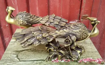 

A rare pair of Chinese bronze decoration mascot peacock statue of the birds