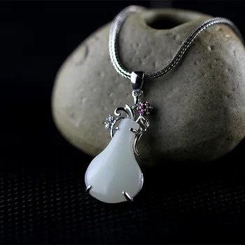 

S925 Silver and Tin Yu's exquisite styling and white pendant