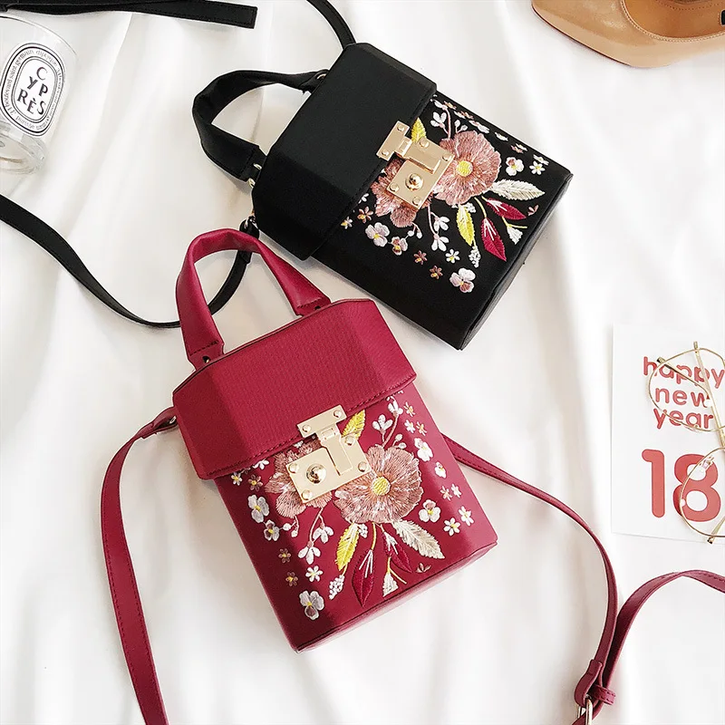 

2018 Embroidered Handbag simple all-match lock single shoulder bag Pu Leather Handbag Bags