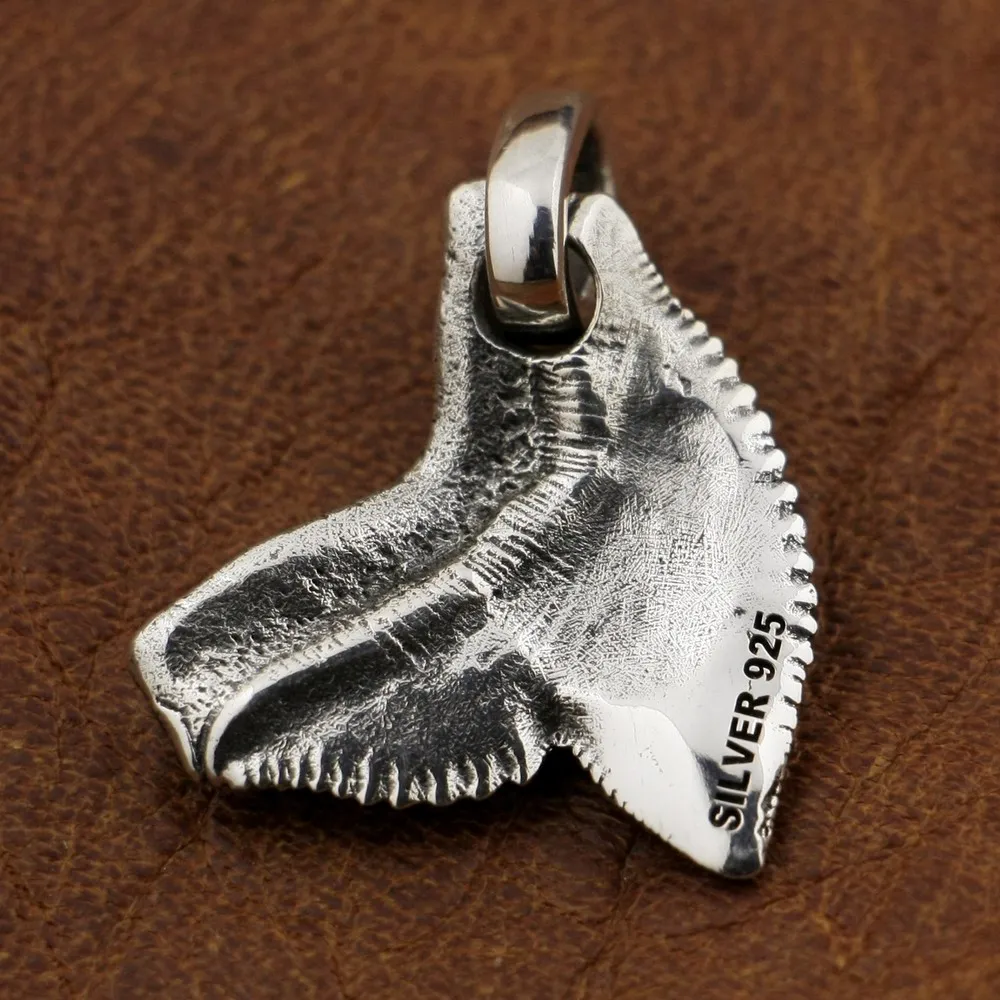 925 Sterling Silver Shark Teeth Pendant Mens Biker Style Pendant TA85A 