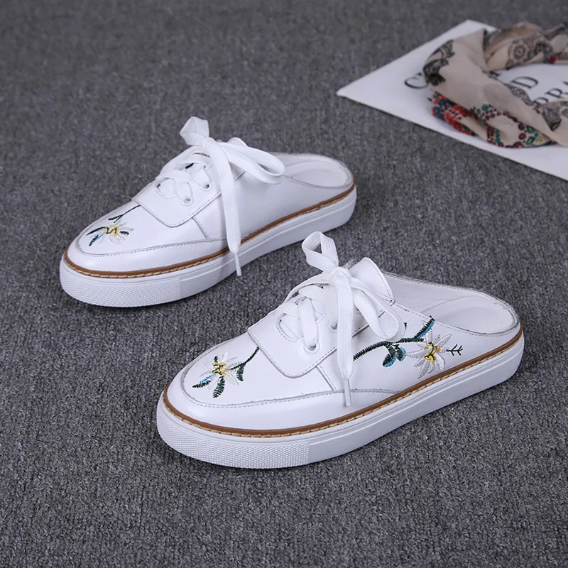 

2018 spring and summer new leather embroidered half slippers white shoes lace flat casual shoes Baotou