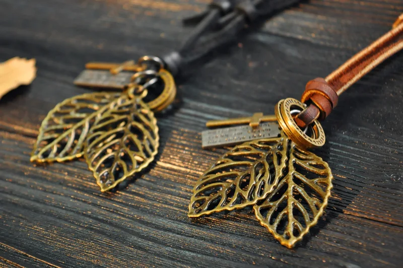 NIUYITID Vintage Hollow Leave Pendant & Necklace Men's Genuine Leather Rope Charm Male Jewelry Friendship Gifts For Women (3)