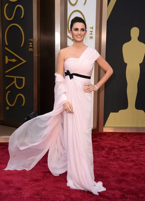 Penelope Cruz in Red Carpet Dresses