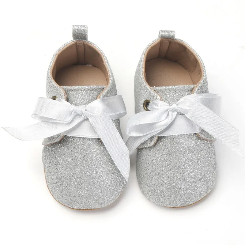 20182017 летние детские ботиночки для новорожденных девочек и мальчиков, блестящая кожаная обувь без шнуровки, кружевной галстук-бабочка, кроссовки