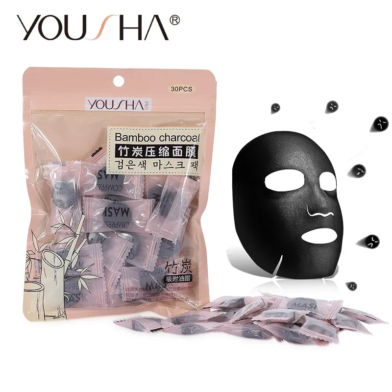 Le masque nutritif pour la personne pour les boutons