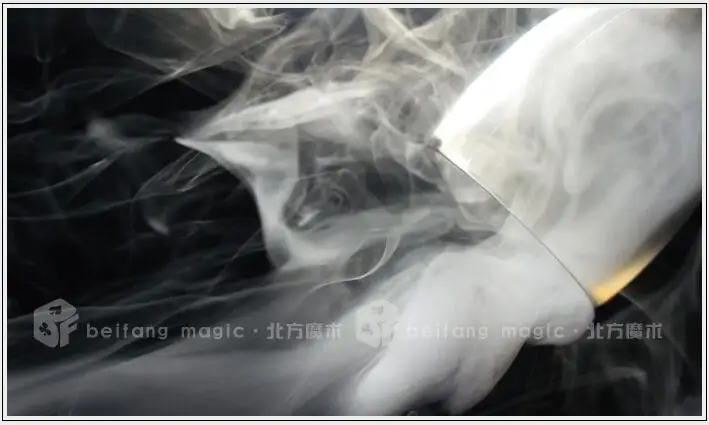 С гордостью представила by Bond Lee, у нас есть лучшие "дым из стекла" эффект доступны для вас! Облако дыма Магия фокусов реквизит