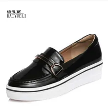 Женская обувь; женская обувь из искусственной кожи на танкетке; повседневная обувь на плоской подошве