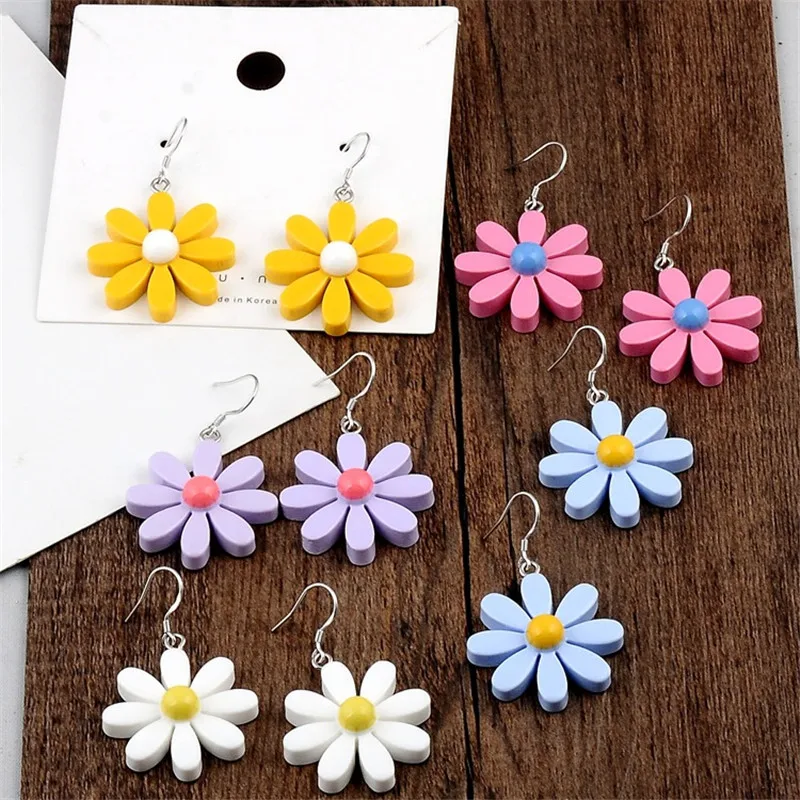 

Handmade Resin Little Flower Pendant Drop Earrings for Women Trendy Sweet White Colorl Daisy Statement Drop Earrings