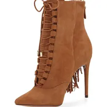 Новые осенние замшевые ботинки на высоком каблуке с острым носком и бахромой; модные ботинки на тонком каблуке со шнуровкой; женские ботильоны