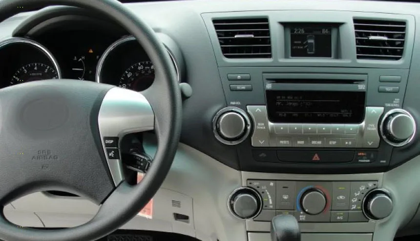2011 Toyota Highlander dashboard