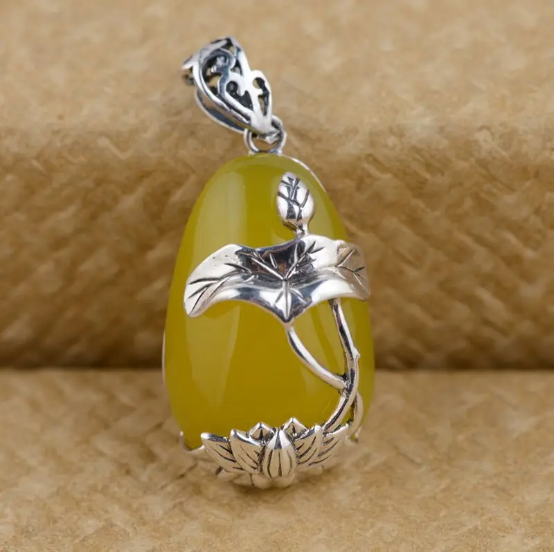 

Wang Yinshi Silver Pendant S925 deer wholesale silver inlaid chalcedony pendant moonlight explosion