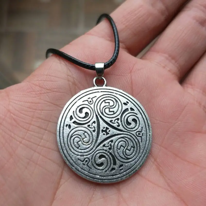 1pc dropshipping Viking Necklace Amulet Jewelry Trinity magic merlin triskele triquetra celti symbol pewter pendant (3)