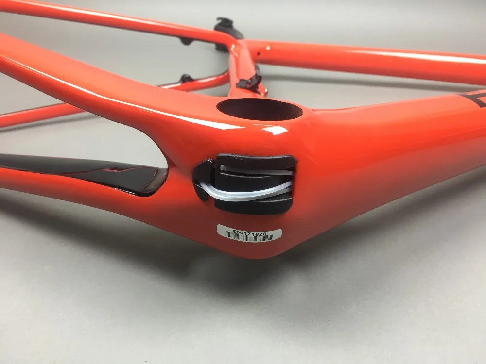 Sale 2019 design super light FASTERWAY classic carbon road frameset D Brake carbon bike frame:Frameset+Seatpost+Fork+Clamp+Headset 111