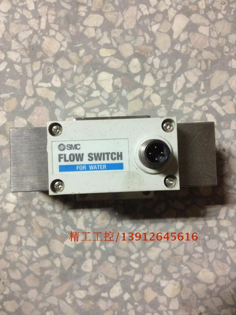 

[SA] Positive! SMC original 9 into a new digital water flow switch PF2W520-04-1 physical spot