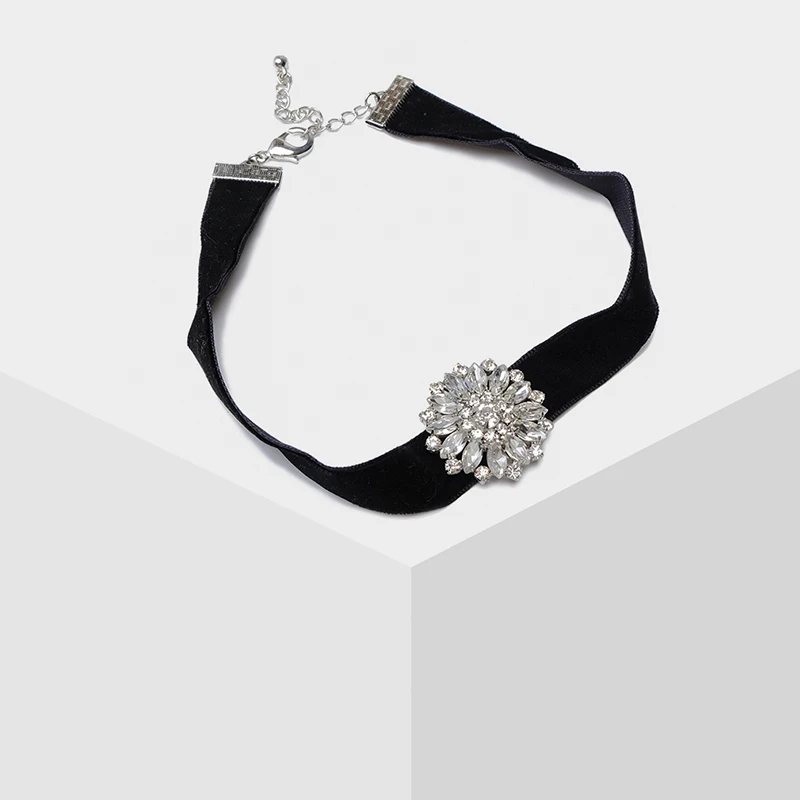 

Amorita boutique New design snow shape velvet choker jewelry necklace