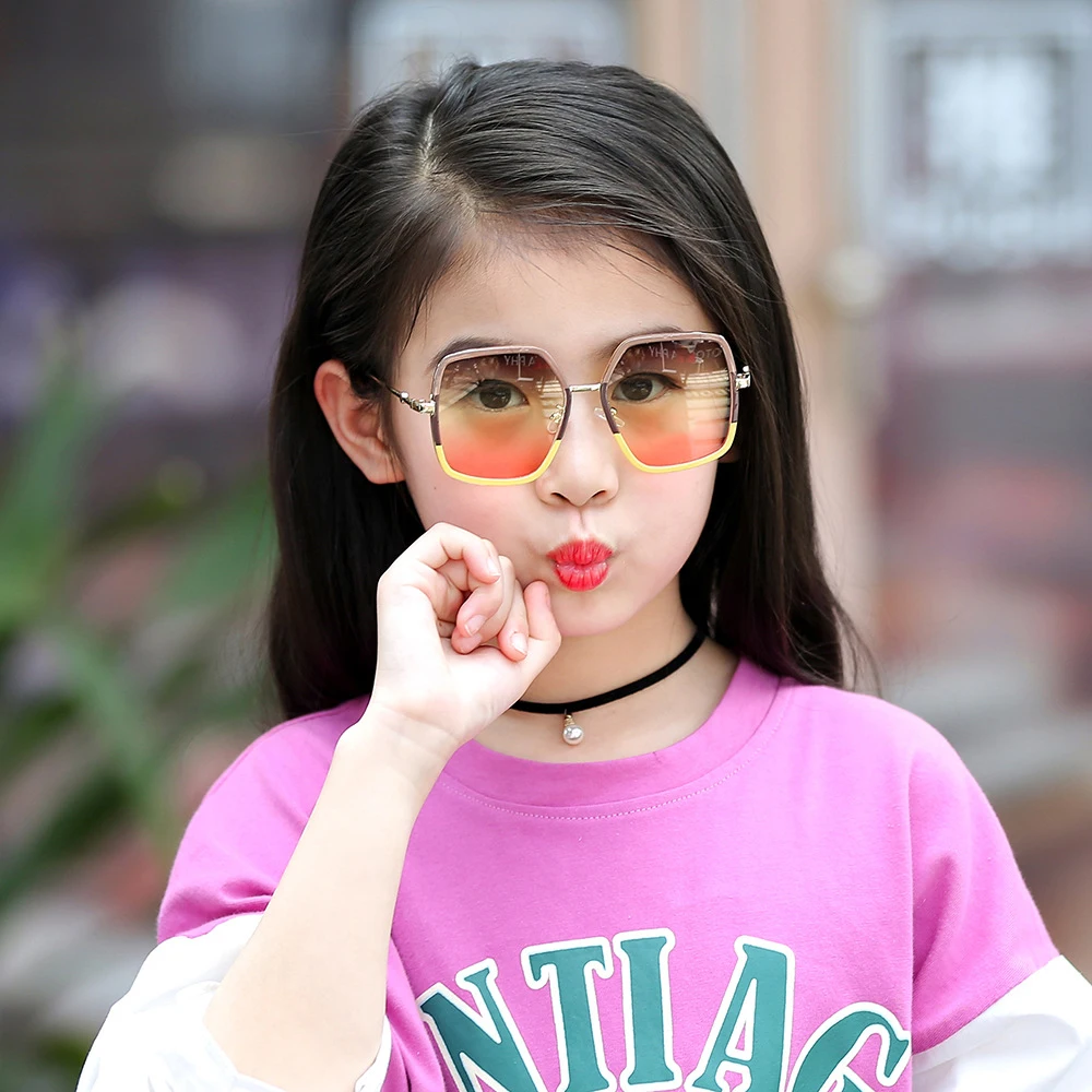 big glasses girl