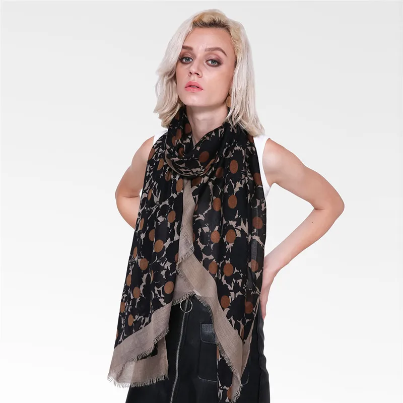 9067762911_1110616521