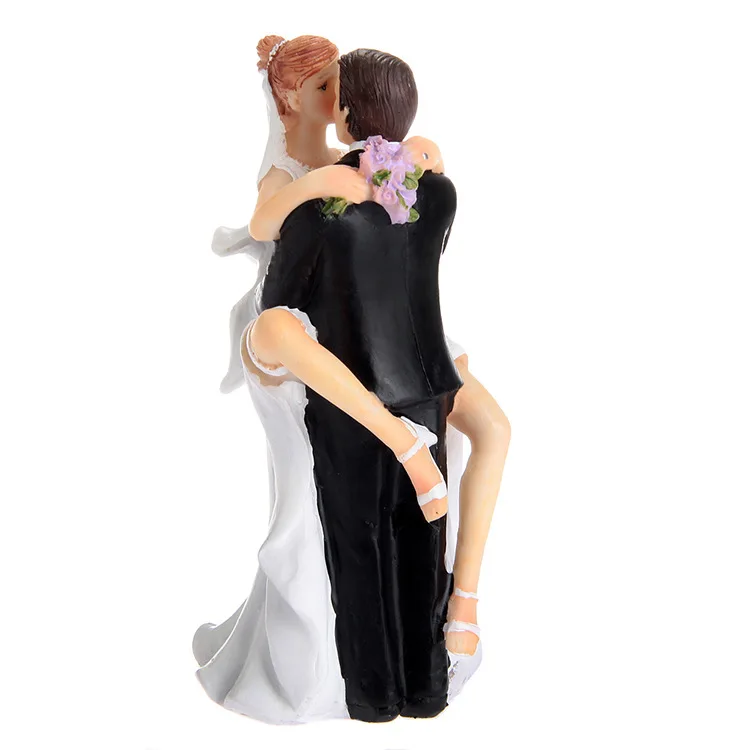 Новое поступление True Love жениха подъема Невеста поцелуи Статуэтка Смола свадебный торт Топпер Свадебные украшения свадебные атрибуты