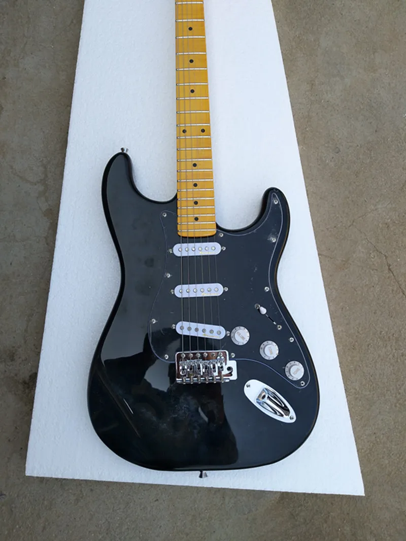 

The factory exports high quality Black electric guitar Yellow neck Black guard free delivery