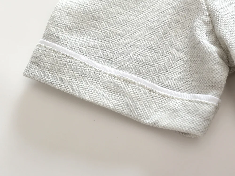 4530077825_2068599042