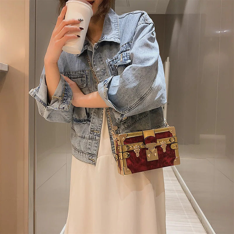 جديد النساء مربع حقيبة بو التطريز أزياء النساء شنطة كتف Crossbody أكياس مساء أكياس مربع مخلب بولسا الأنثوية