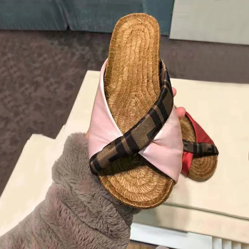 

19SS Mixed Color Silk Straw Weaving Thick Bottom Summer Slippers Outside Peep Toe Soft Flats Slides Casual Beach Woman Shoes