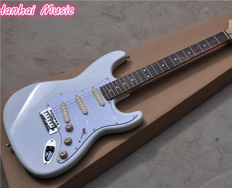 

6-String Electric Guitar,White Color Body,Reversed Headstock,Maple Neck and Vintage knobs for Tuning,can be Customized