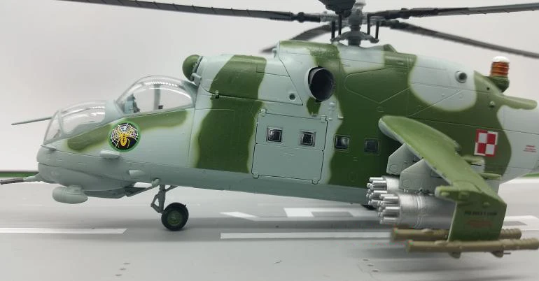 1: 72 польские ВВС MI-24 модель вертолета труба 37038 Коллекционная модель