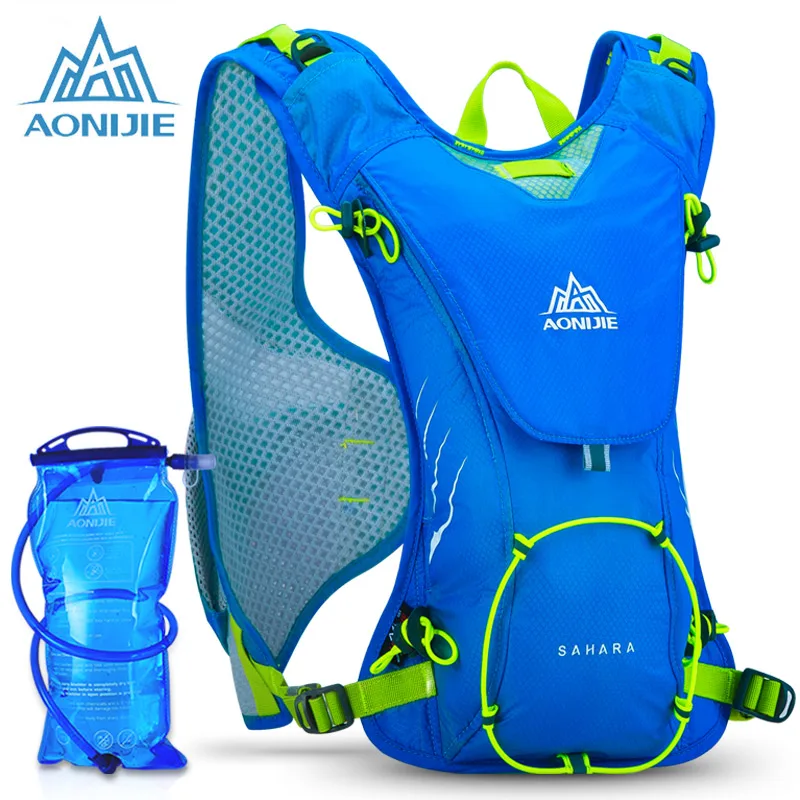 

AONIJIE Outdoor Trail Running Marathon Hydration Backpack 8L Lightweight Hiking Bag With+ 1L Hydration Water Bag for Men Women