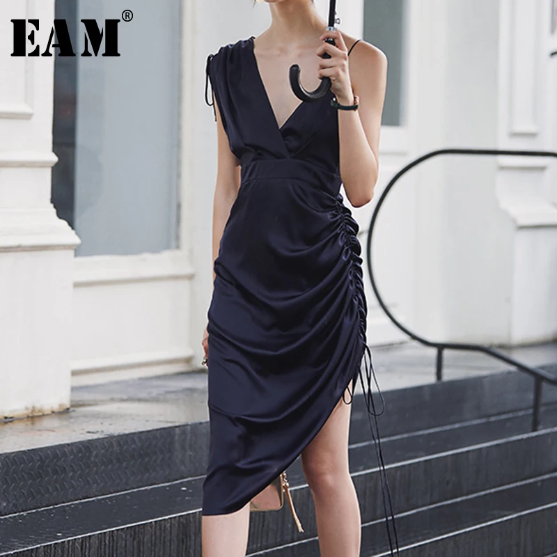 

[EAM] 2019 New Spring Summer V-neck Sleeveless Backless Pleated Bandage Irregular Personality Dress Women Fashion Tide JX814