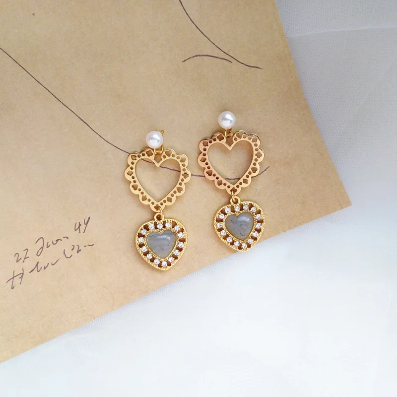 

Elegant Metal Totem Hollowed out Heart Clip Earring Without Piercing Pearl Heart Shape Clip on Earring No Pierced Hole for Women