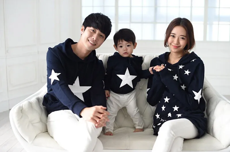 New Autumn Winter Family Matching Clothes Cotton Stars Printed Family Hoodies Mother And Daughter Clothes Father Son Outfits