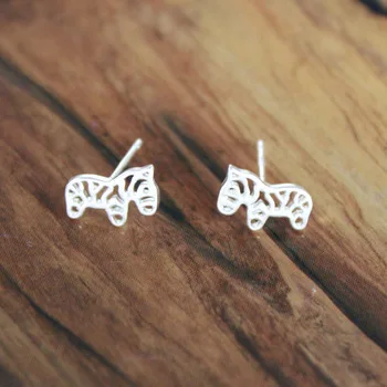 1Pcs New 2016 Elegant Korea Animal Earrings Fashion Zebra Stud Earrings for women Girls Gift Personalized Animal Earring